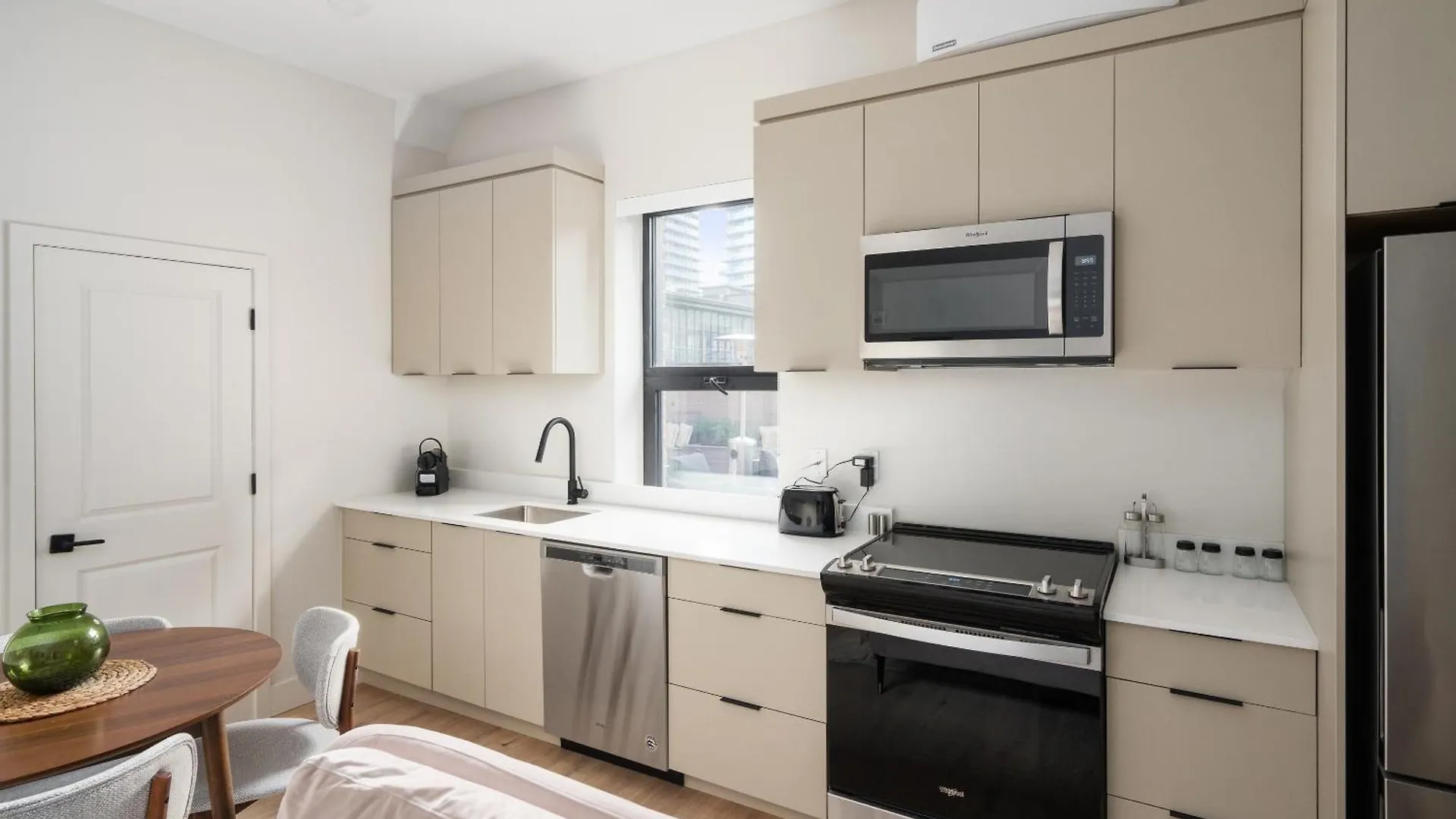 Apartment Hotel Young- Griffintown Montreal Canada