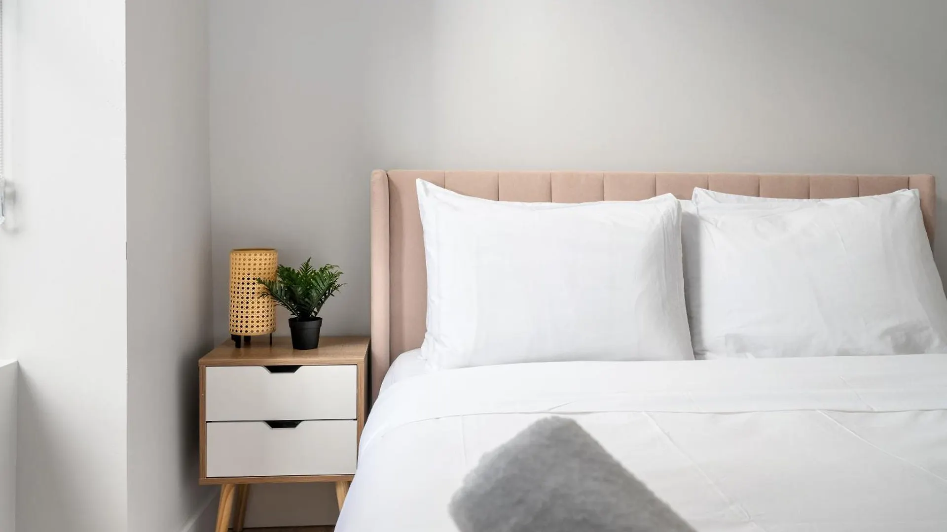 Apartment Hotel Young- Griffintown Montreal Canada