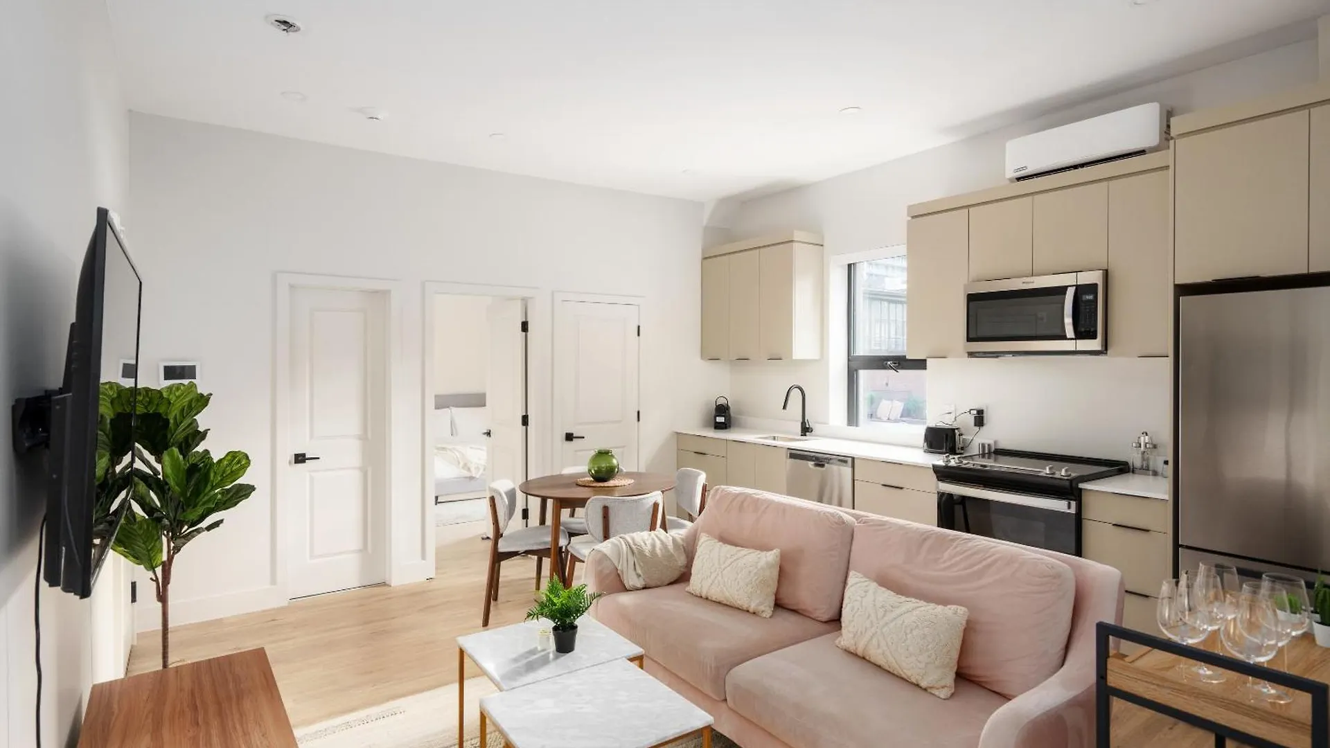 Hotel Young- Griffintown Montreal Apartment