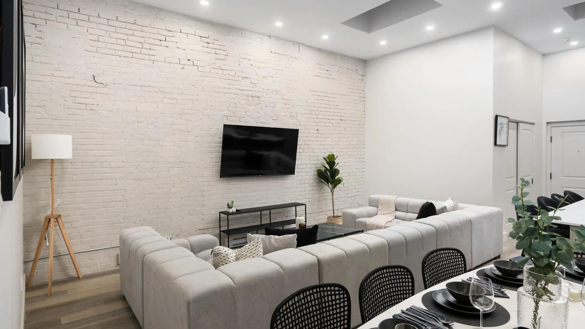 Hotel Young- Griffintown Montreal