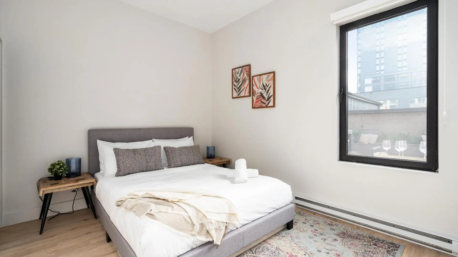 Apartment Hotel Young- Griffintown Montreal Canada