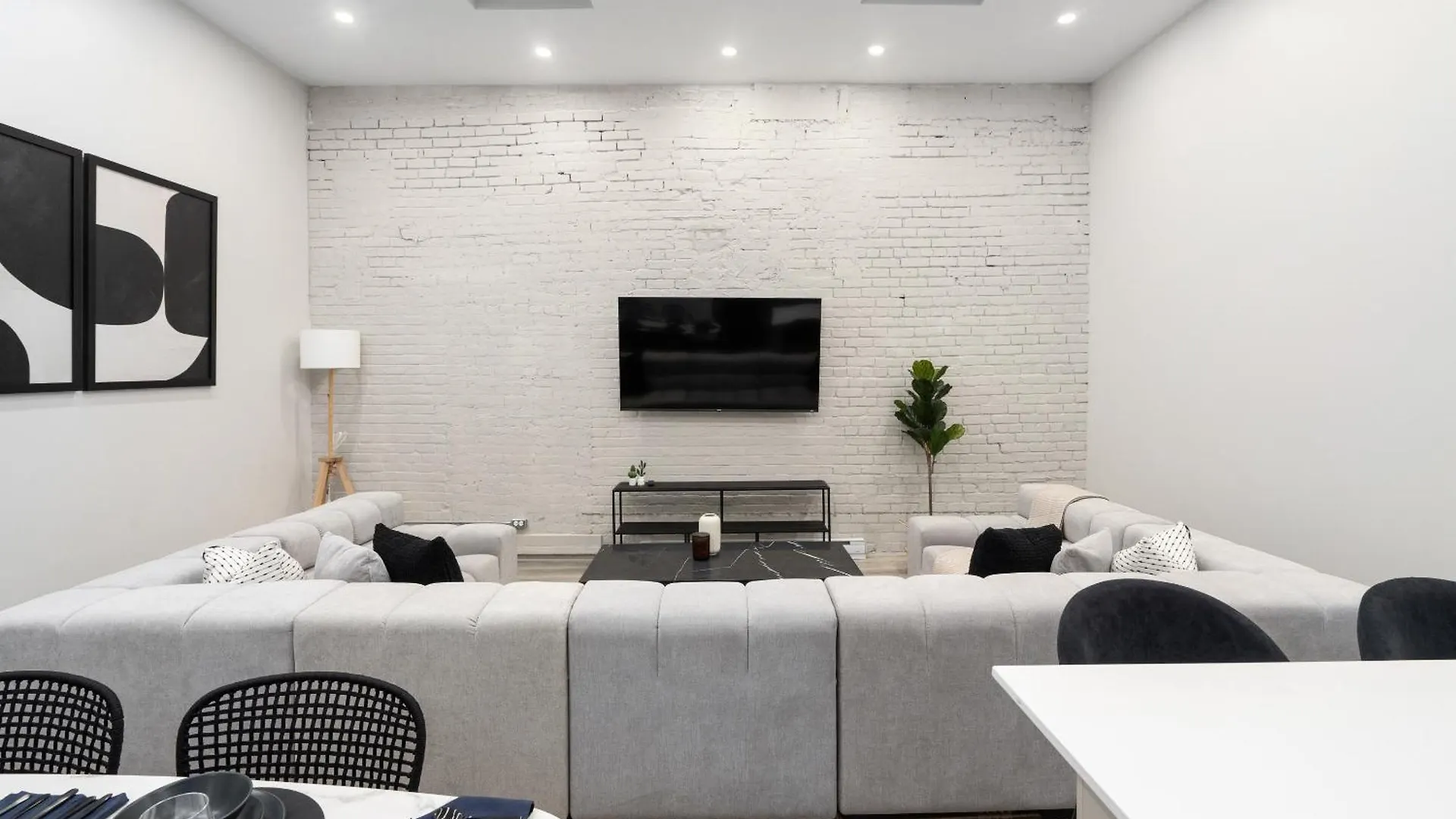 Hotel Young- Griffintown Montreal