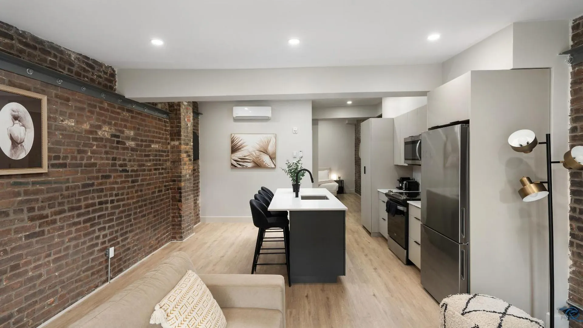Apartment Hotel Young- Griffintown Montreal Canada