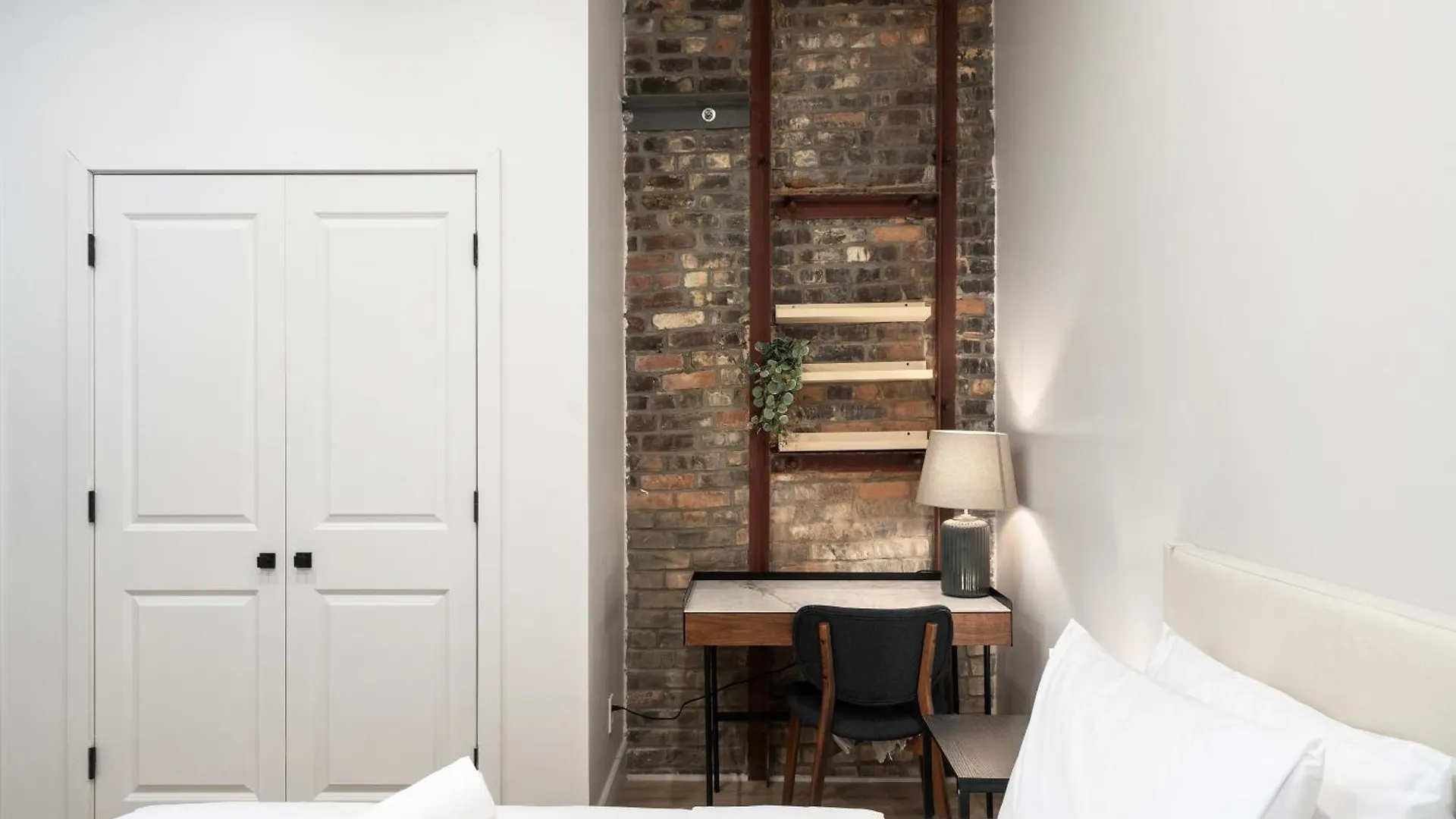 Hotel Young- Griffintown Montreal Apartment