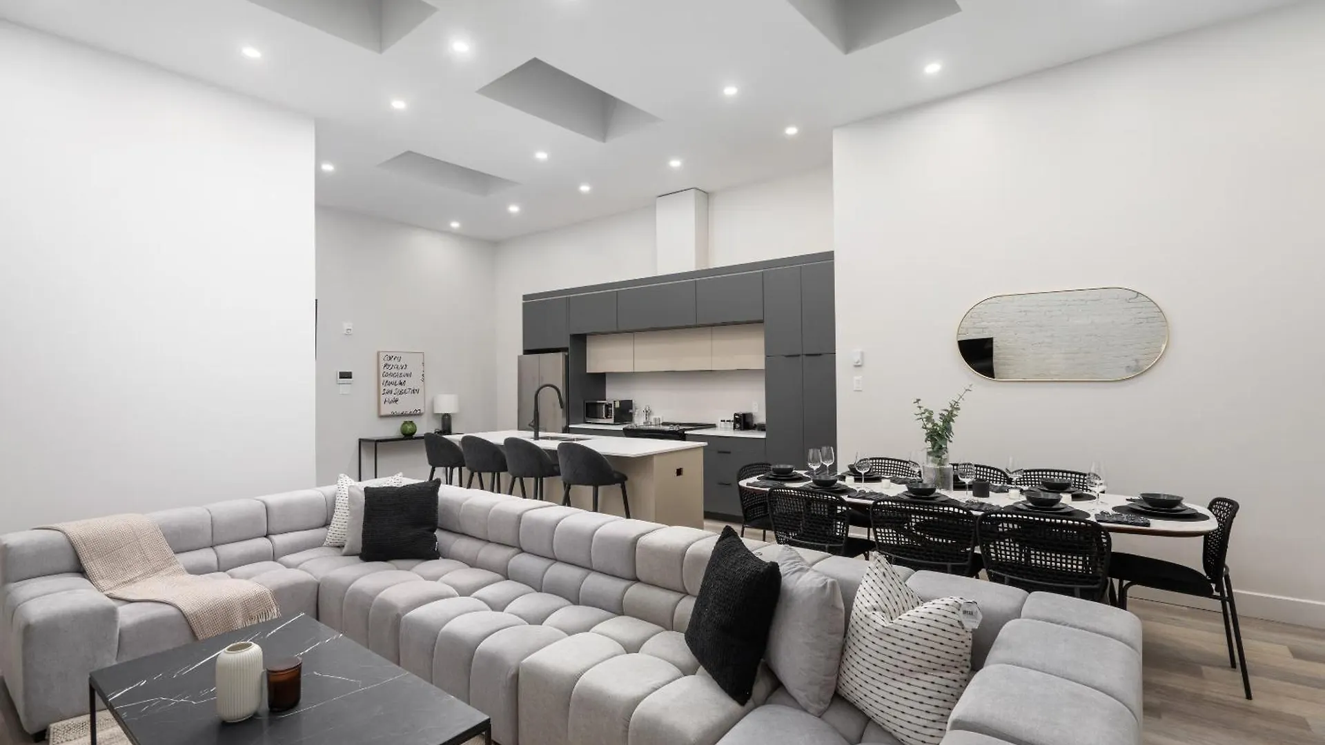 Hotel Young- Griffintown Montreal